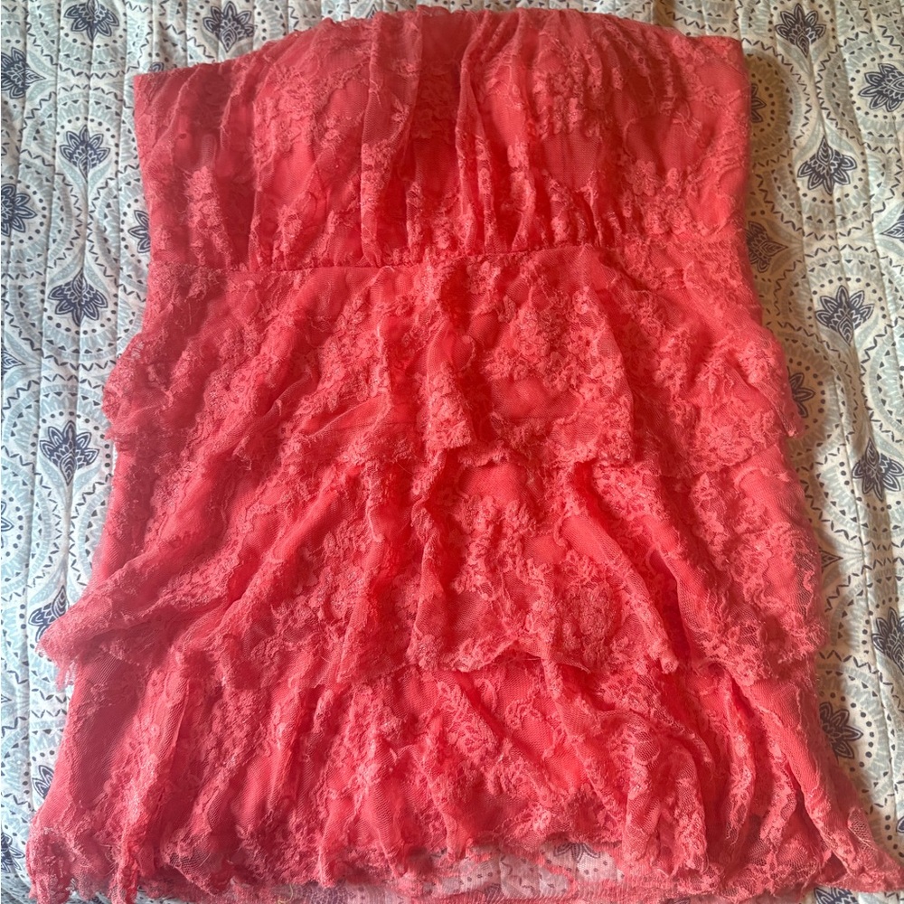 2000’s Coral Lace Strapless top